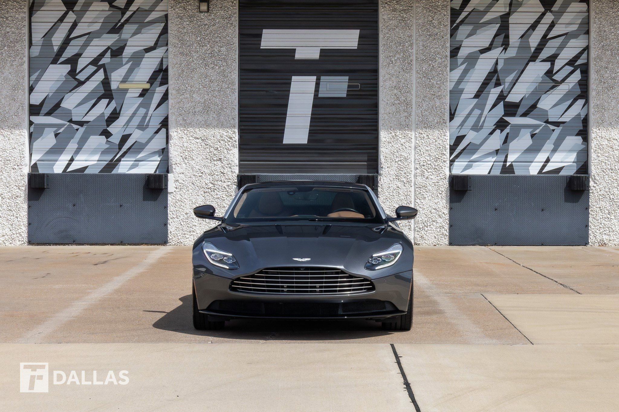 Aston Martin DB11  2017