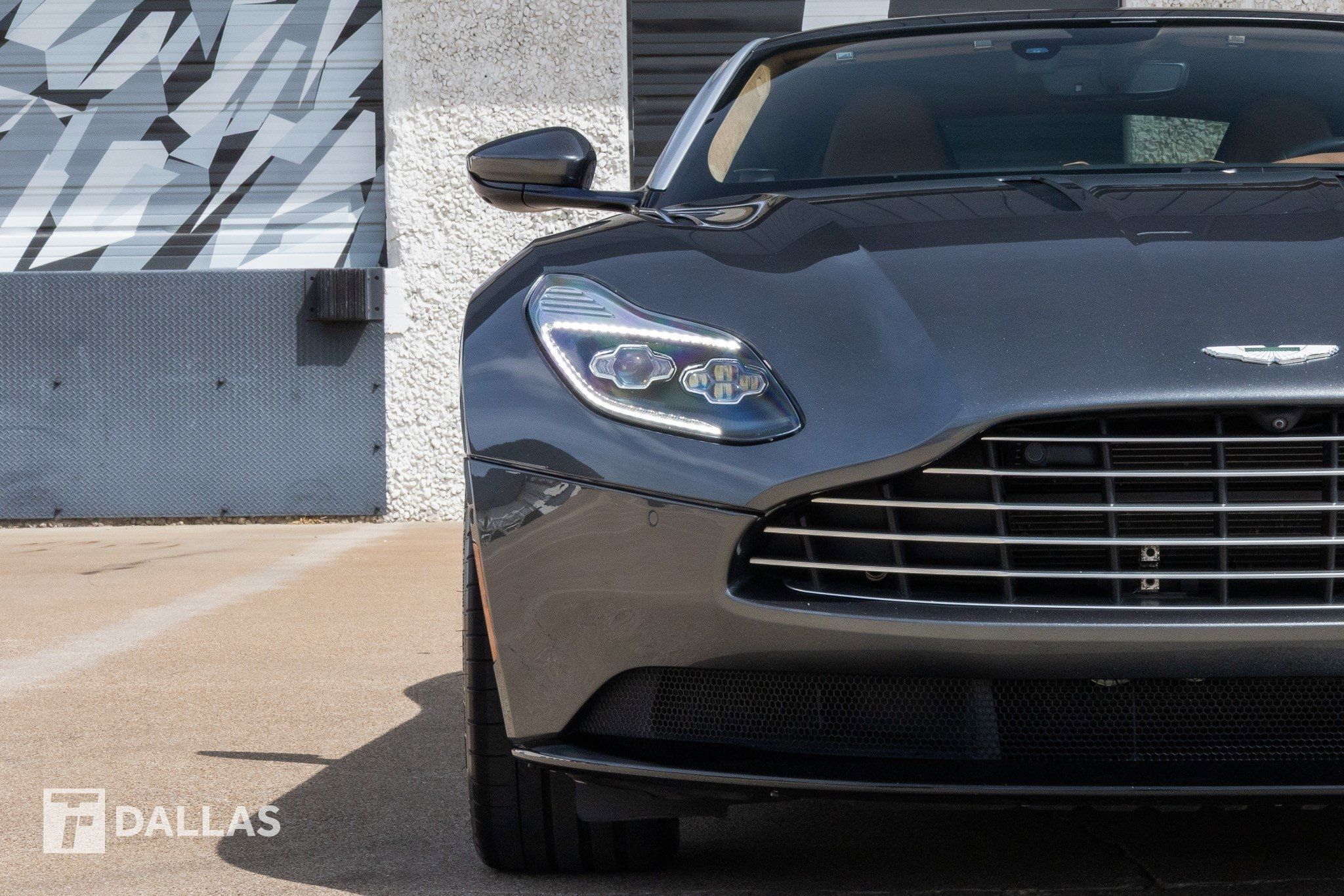 Aston Martin DB11  2017