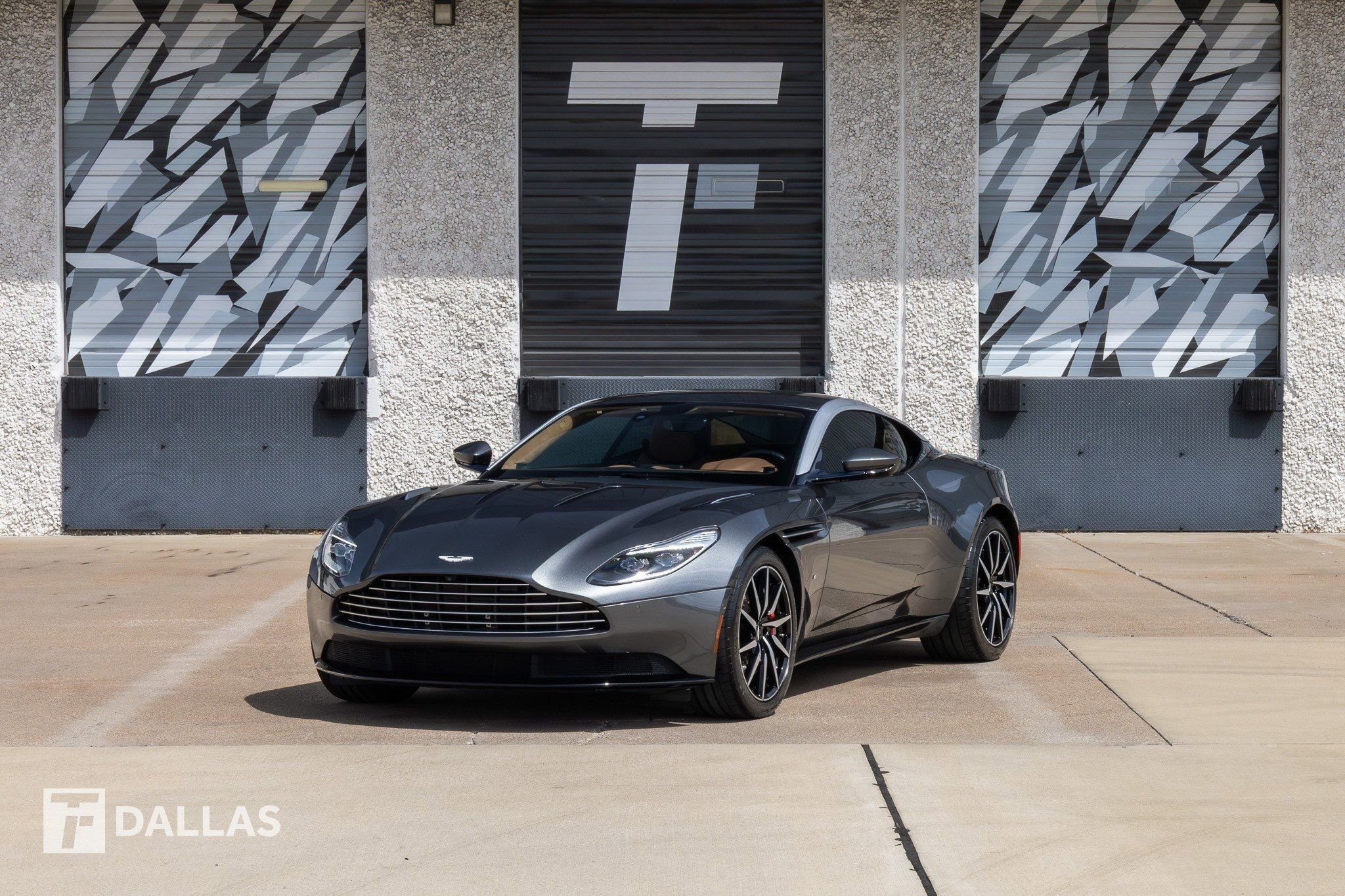 Aston Martin DB11  2017