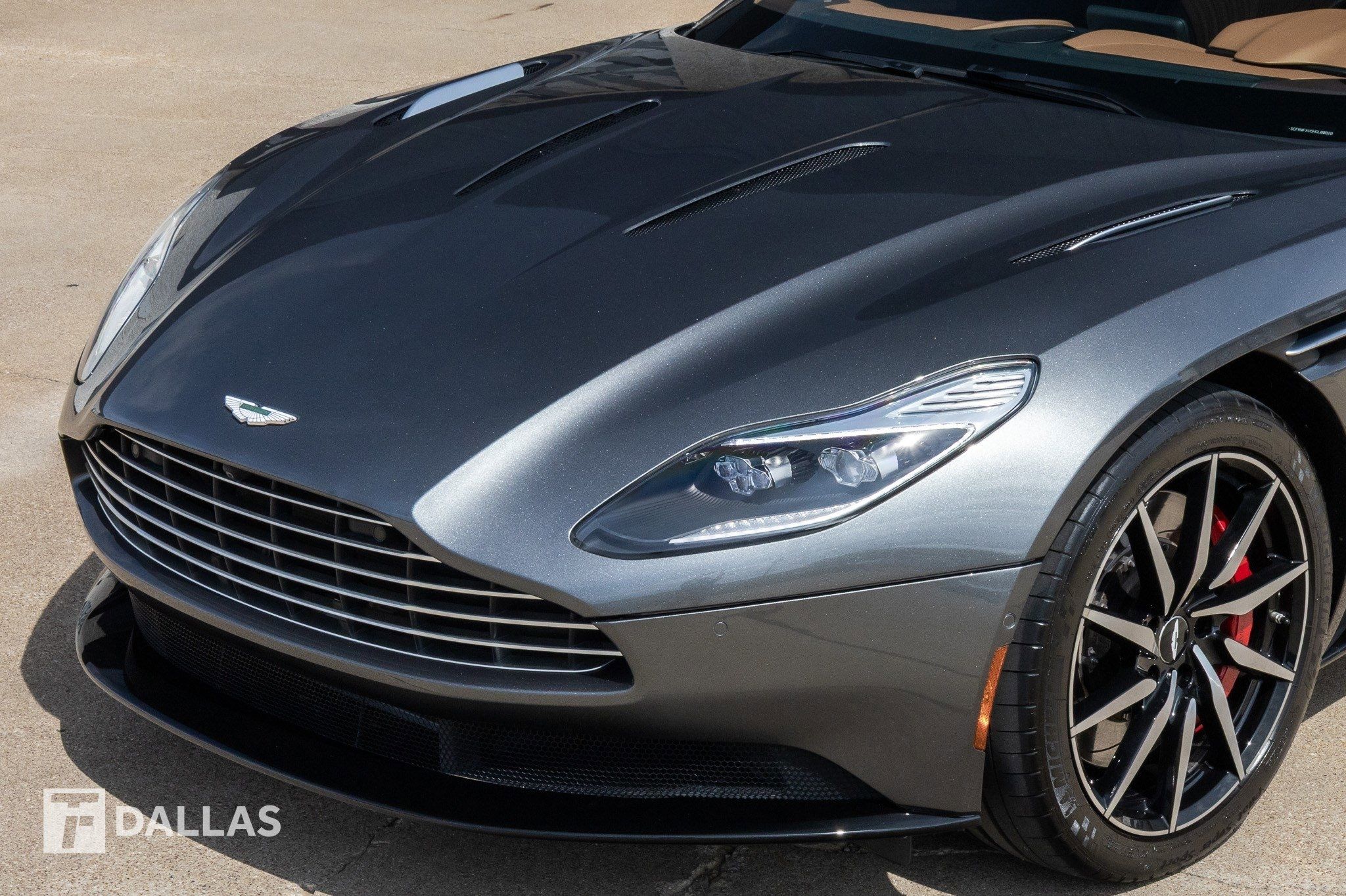 Aston Martin DB11  2017