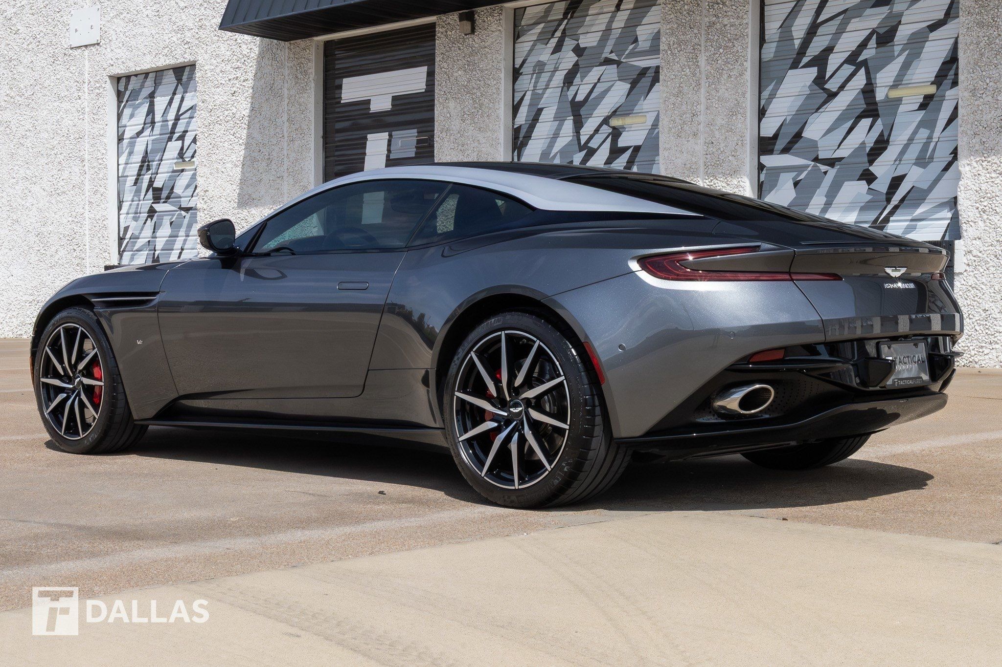 Aston Martin DB11  2017