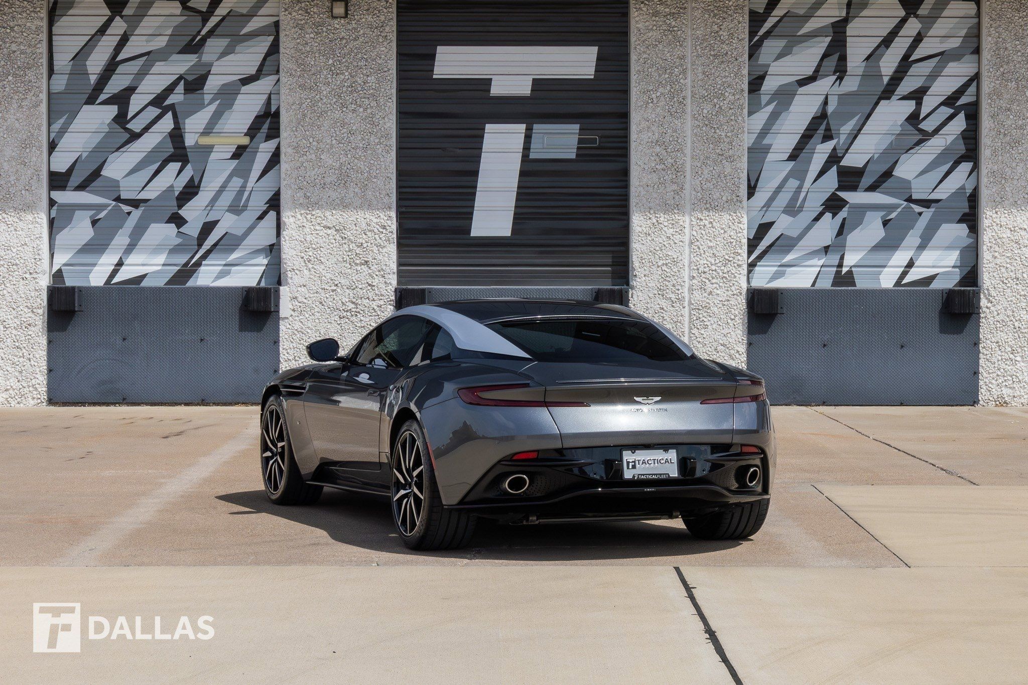 Aston Martin DB11  2017