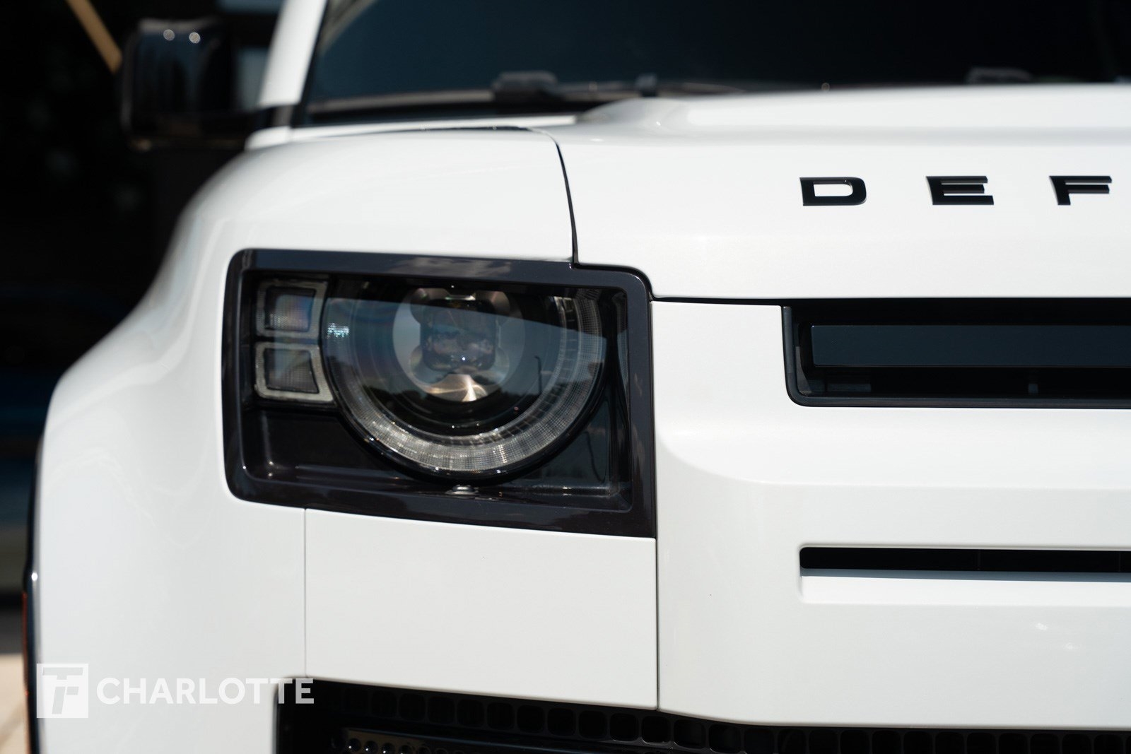 2023 Land Rover Defender V8 photo 2