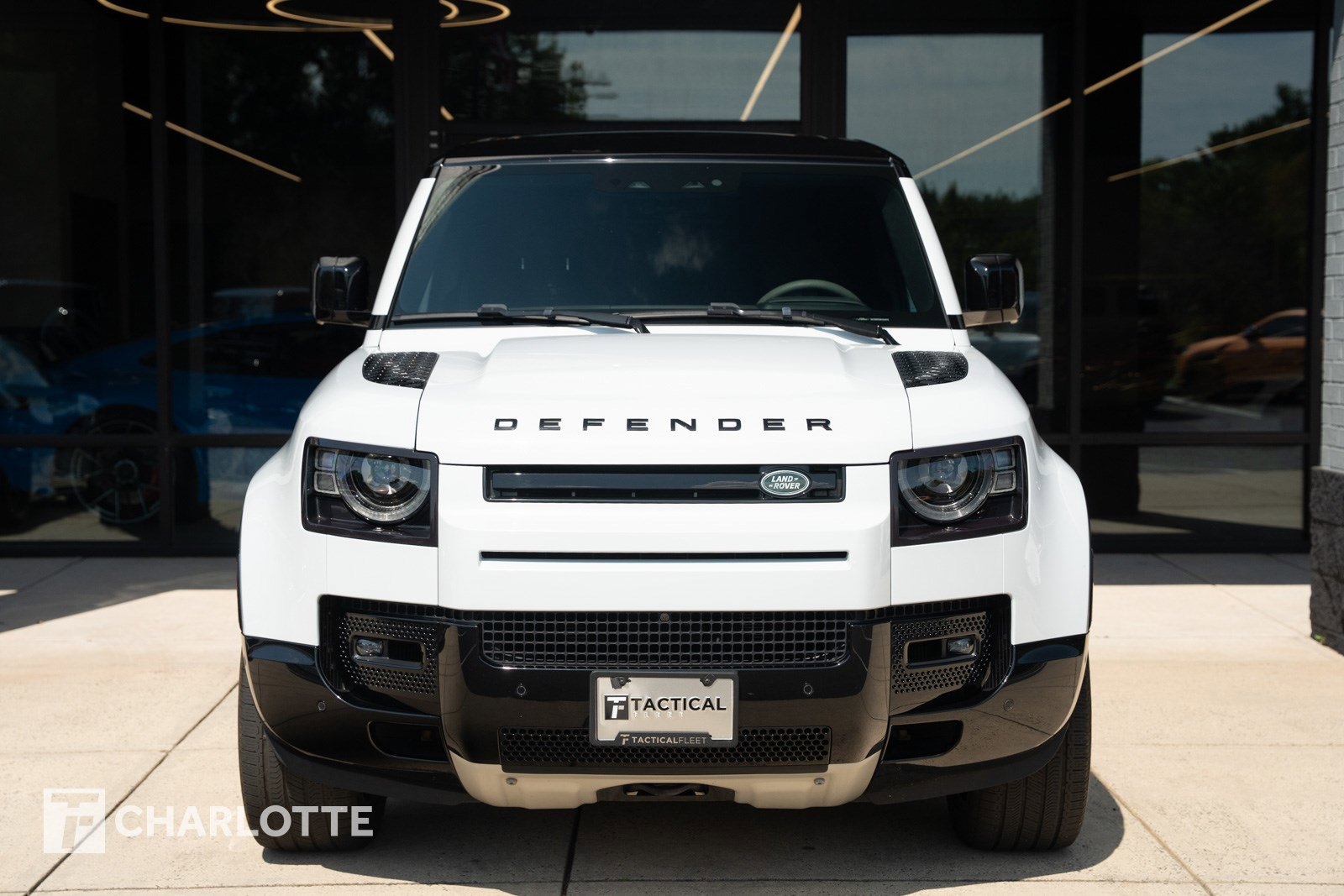2023 Land Rover Defender V8 photo 3