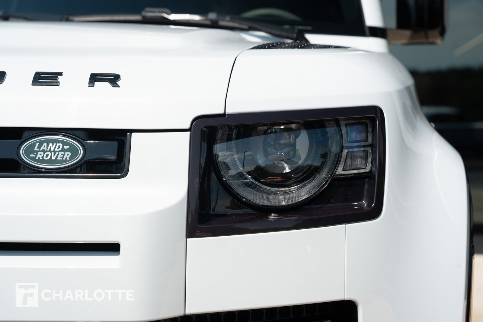 2023 Land Rover Defender V8 photo 4