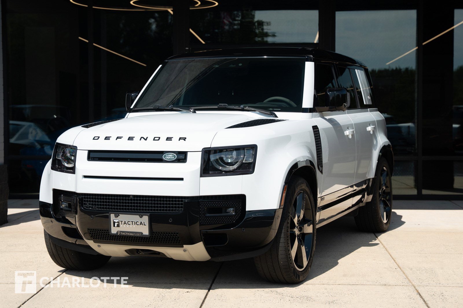 2023 Land Rover Defender V8 photo 5