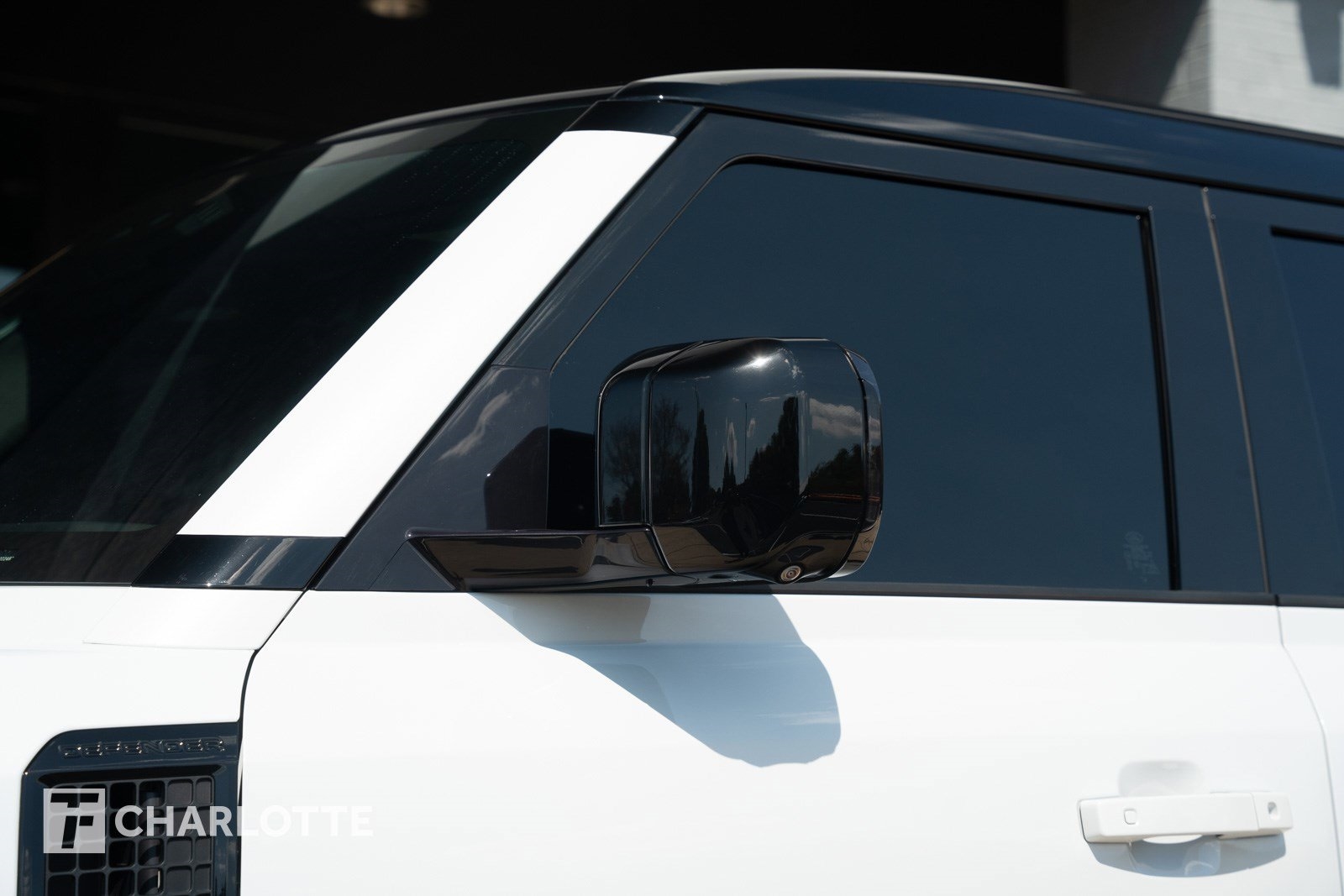 2023 Land Rover Defender V8 photo 7