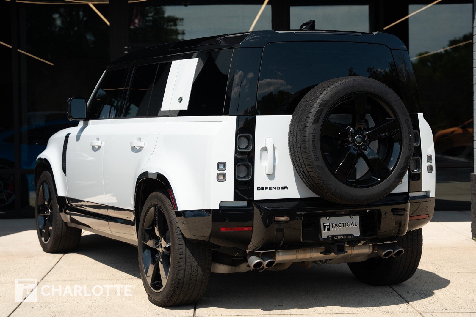 2023 Land Rover Defender V8 photo 10