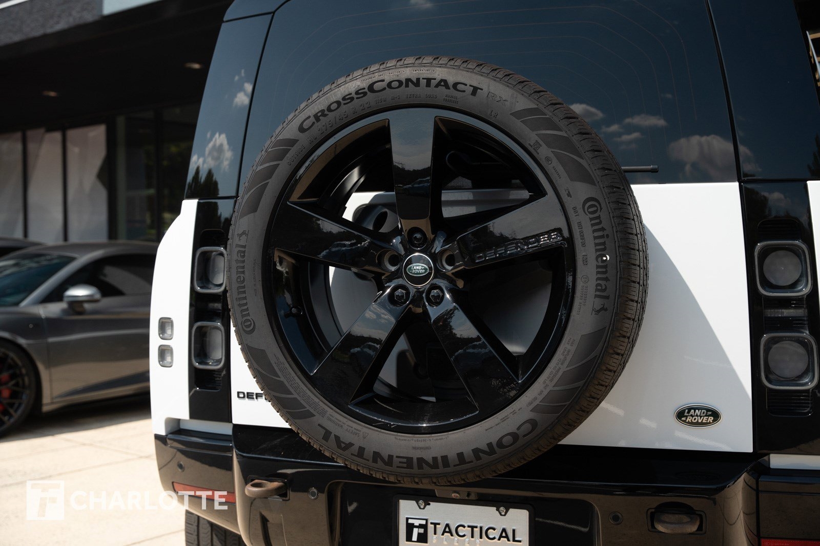 2023 Land Rover Defender V8 photo 13