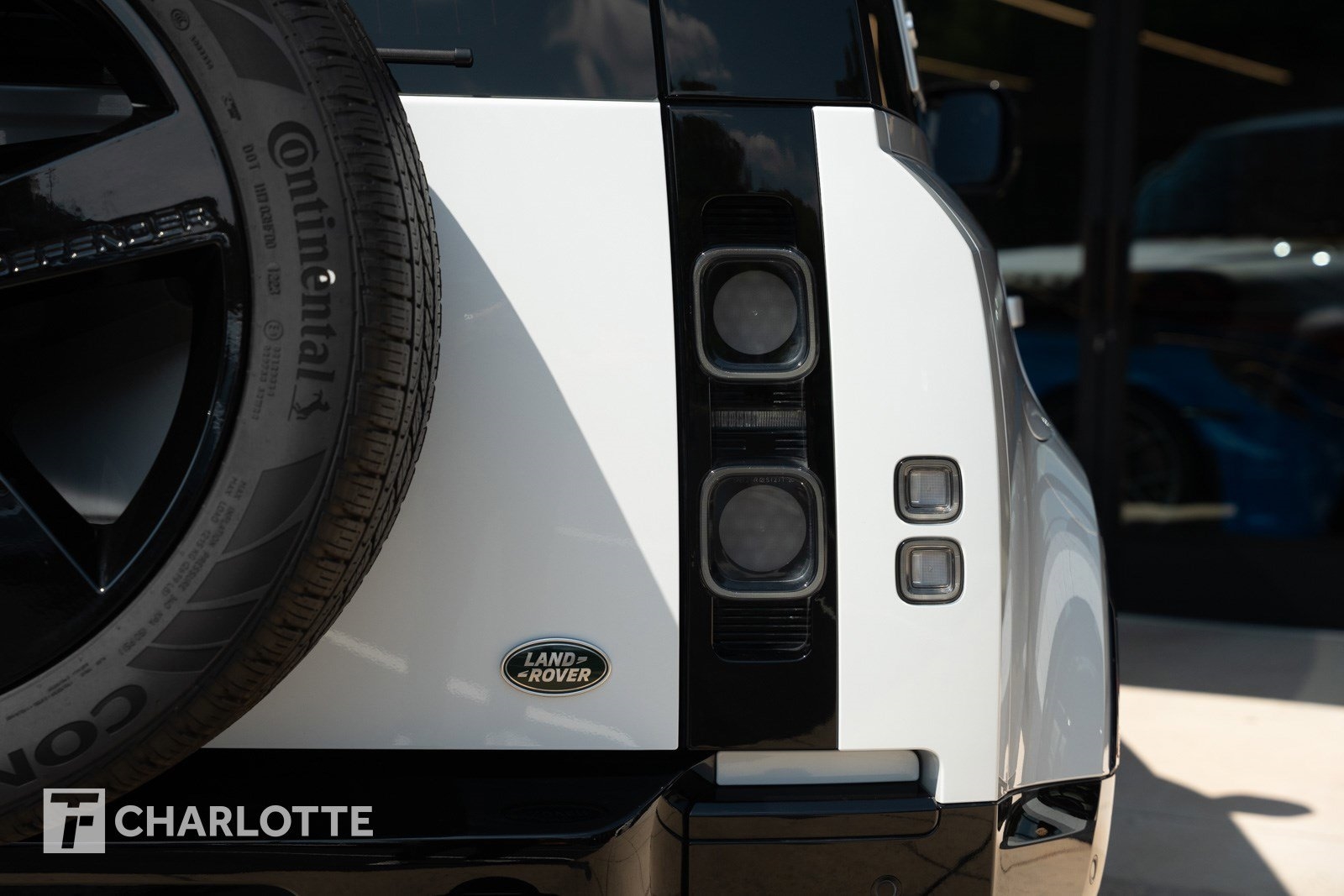 2023 Land Rover Defender V8 photo 14