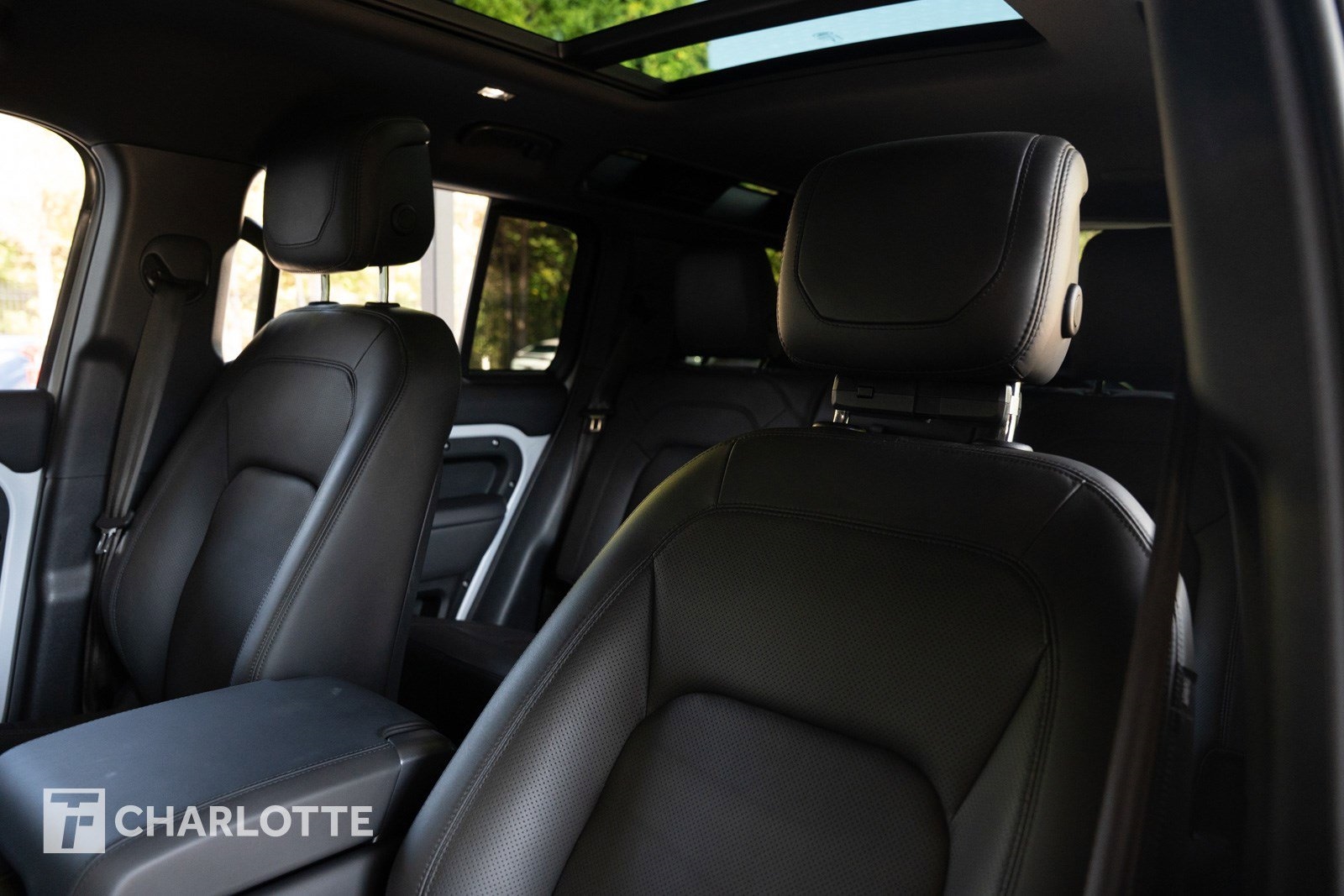 2023 Land Rover Defender V8 photo 16