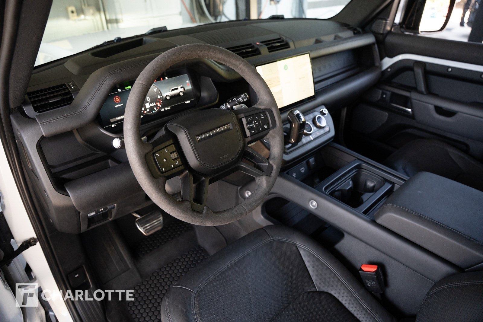 2023 Land Rover Defender V8 photo 17
