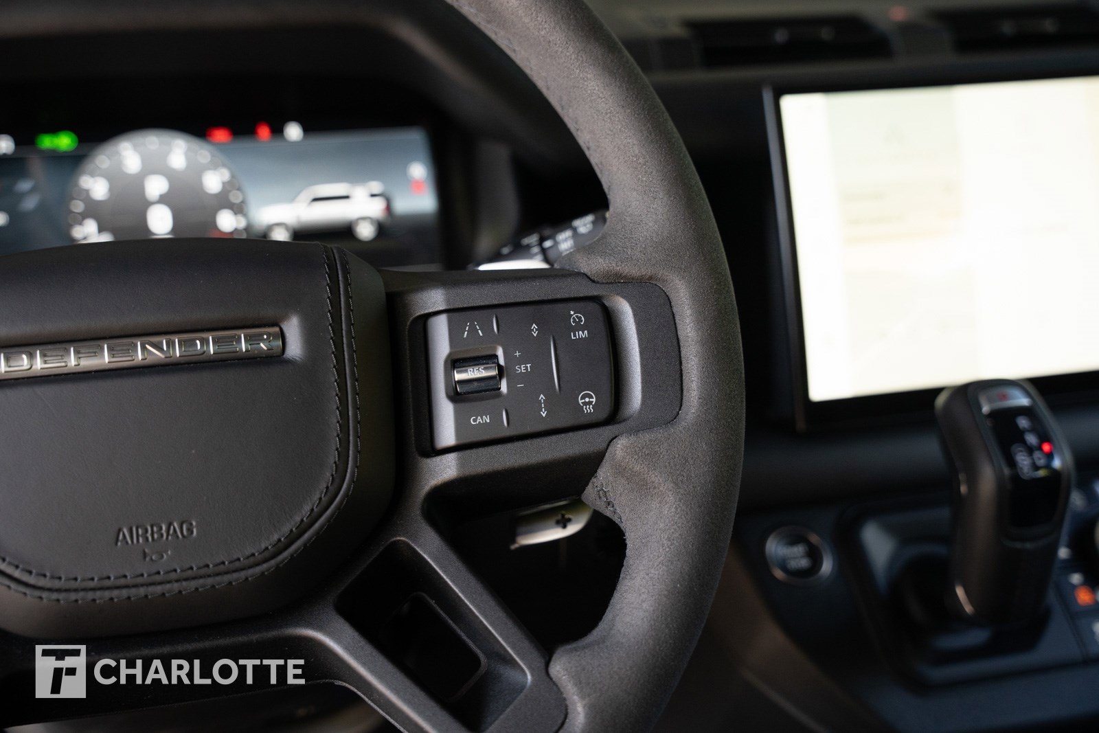 2023 Land Rover Defender V8 photo 19