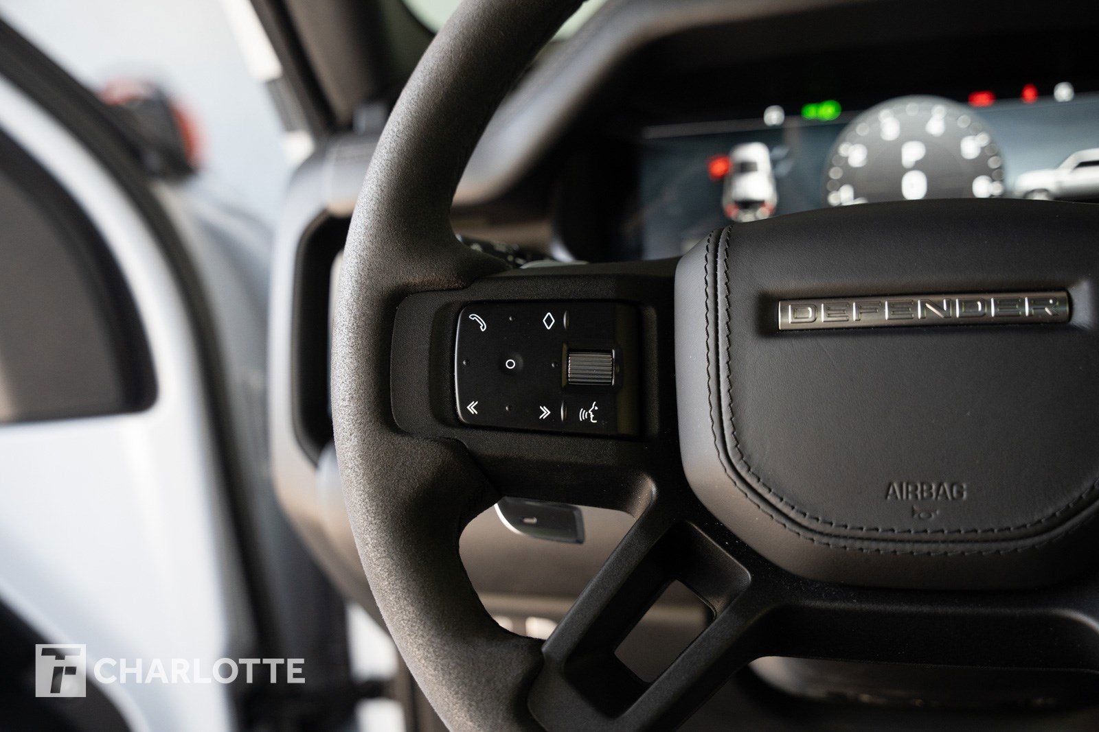 2023 Land Rover Defender V8 photo 20