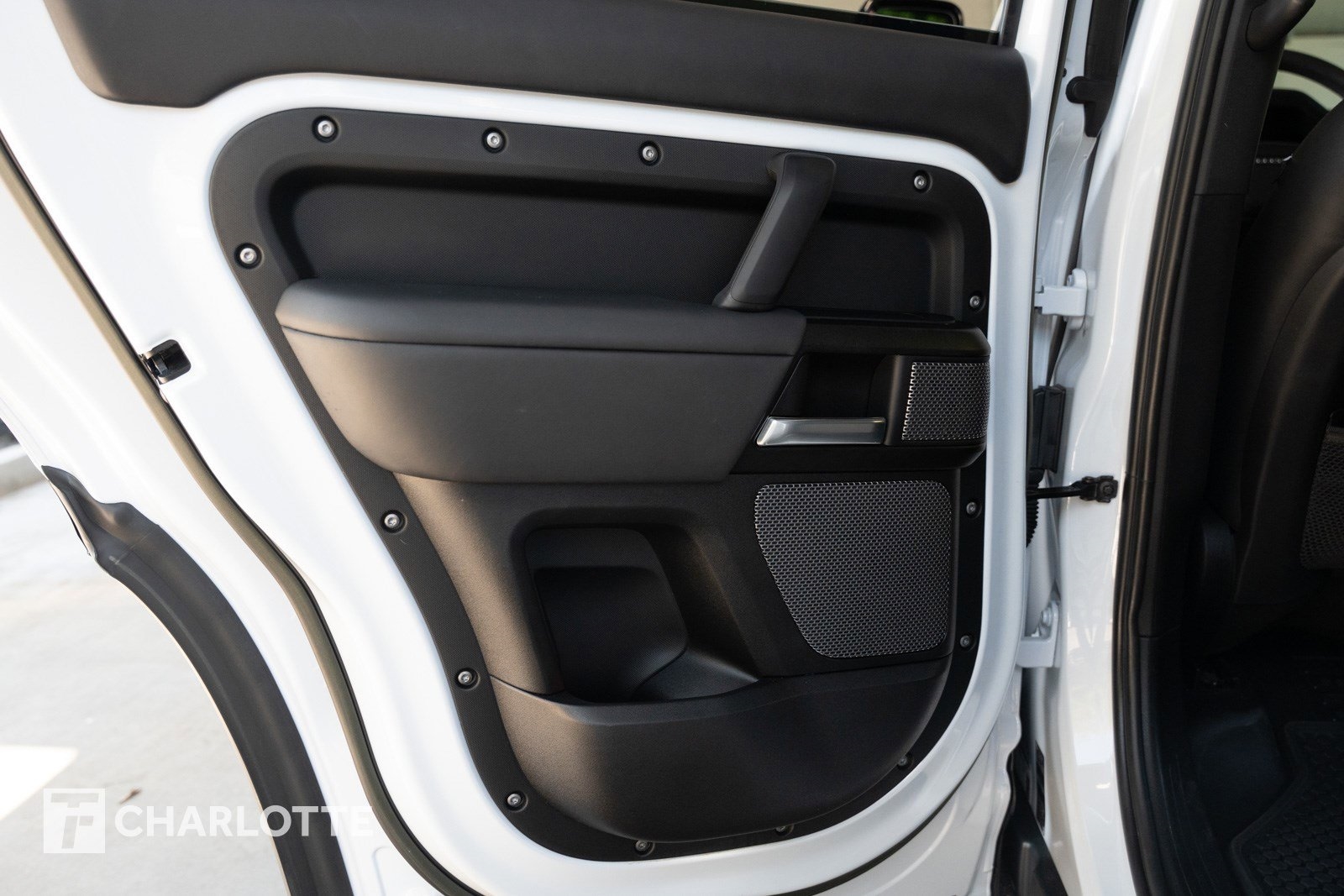 2023 Land Rover Defender V8 photo 27
