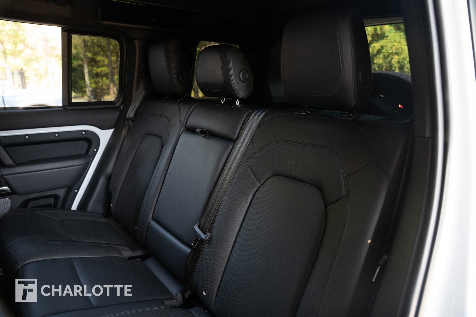 2023 Land Rover Defender V8 photo 28
