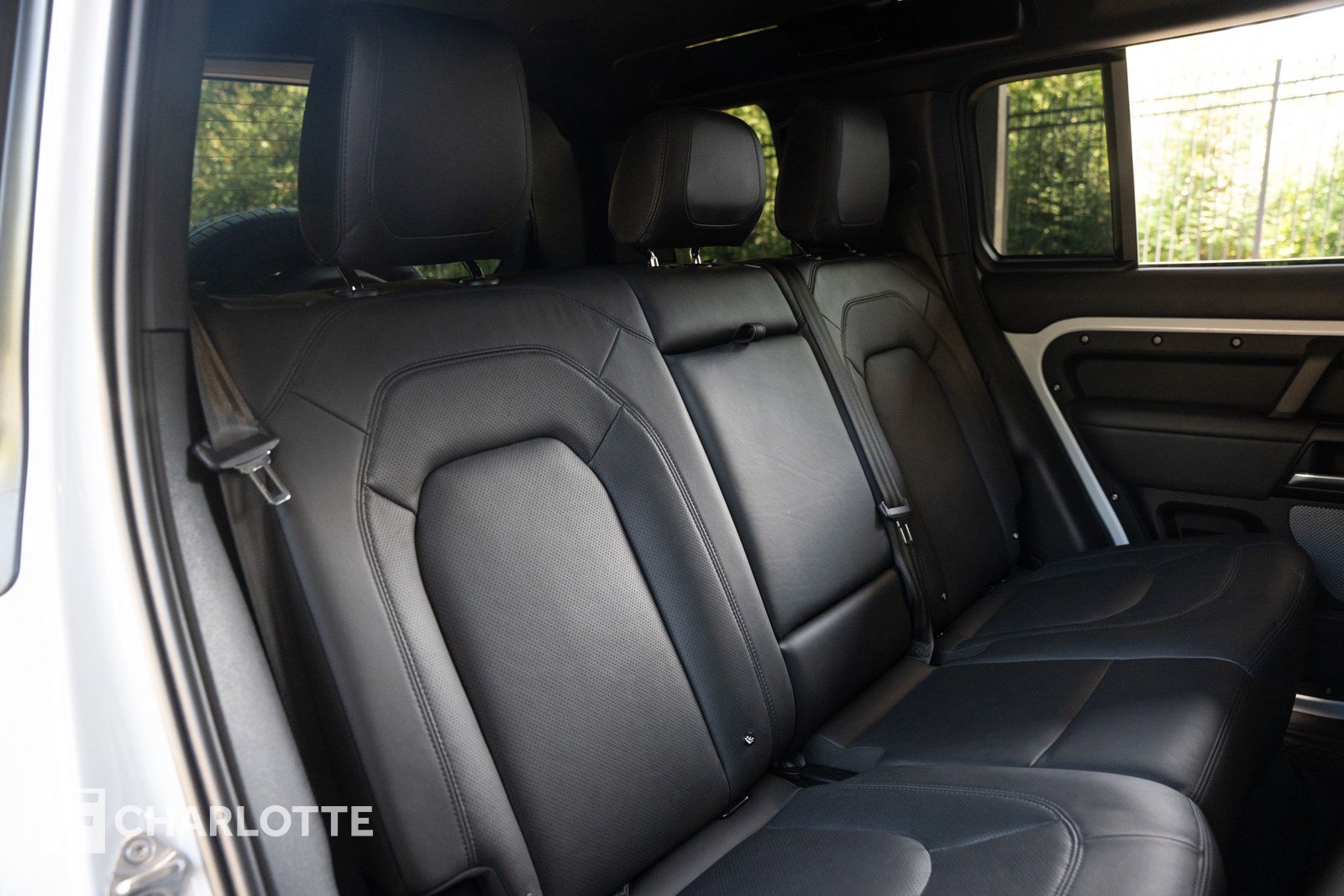2023 Land Rover Defender V8 photo 31