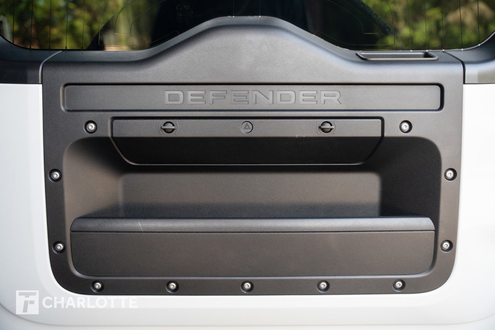 2023 Land Rover Defender V8 photo 33