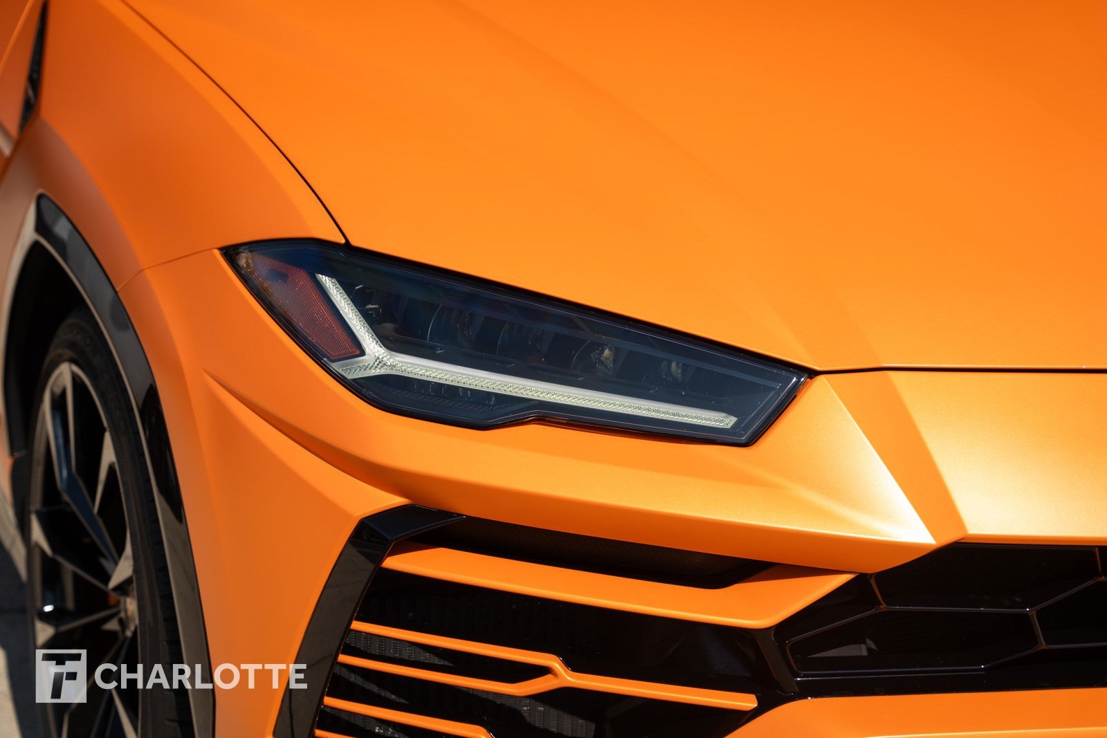 2021 Lamborghini Urus photo 2