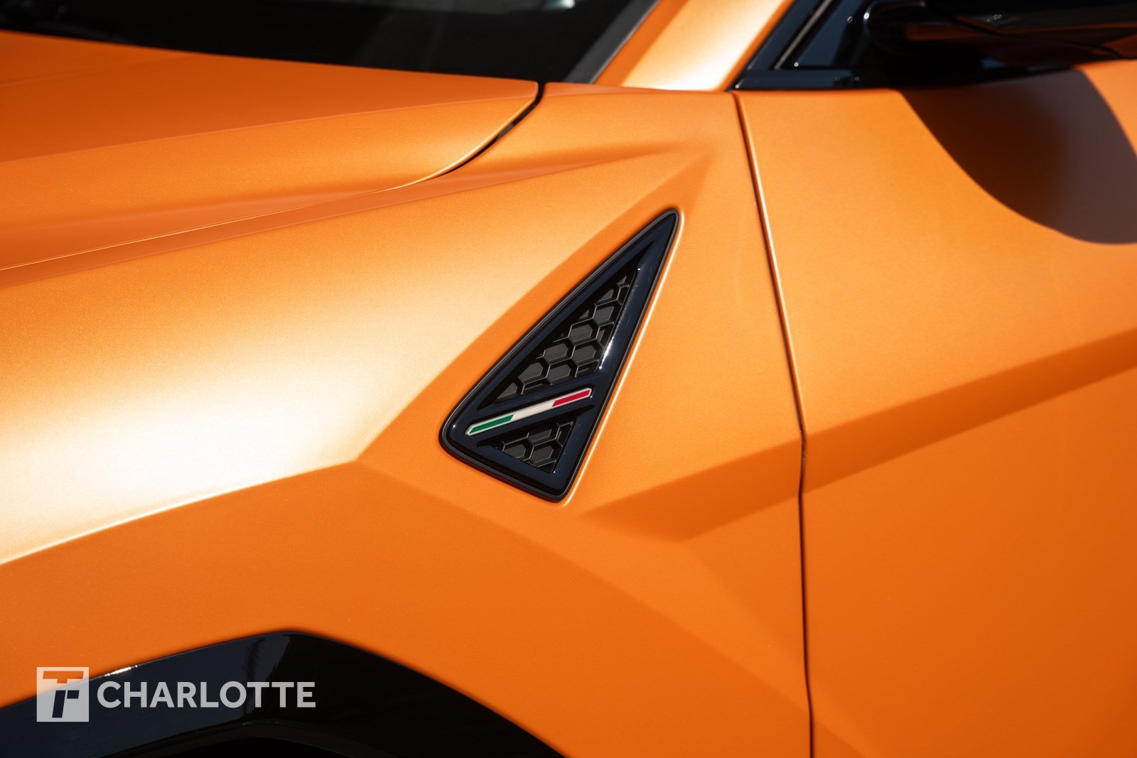 2021 Lamborghini Urus photo 10