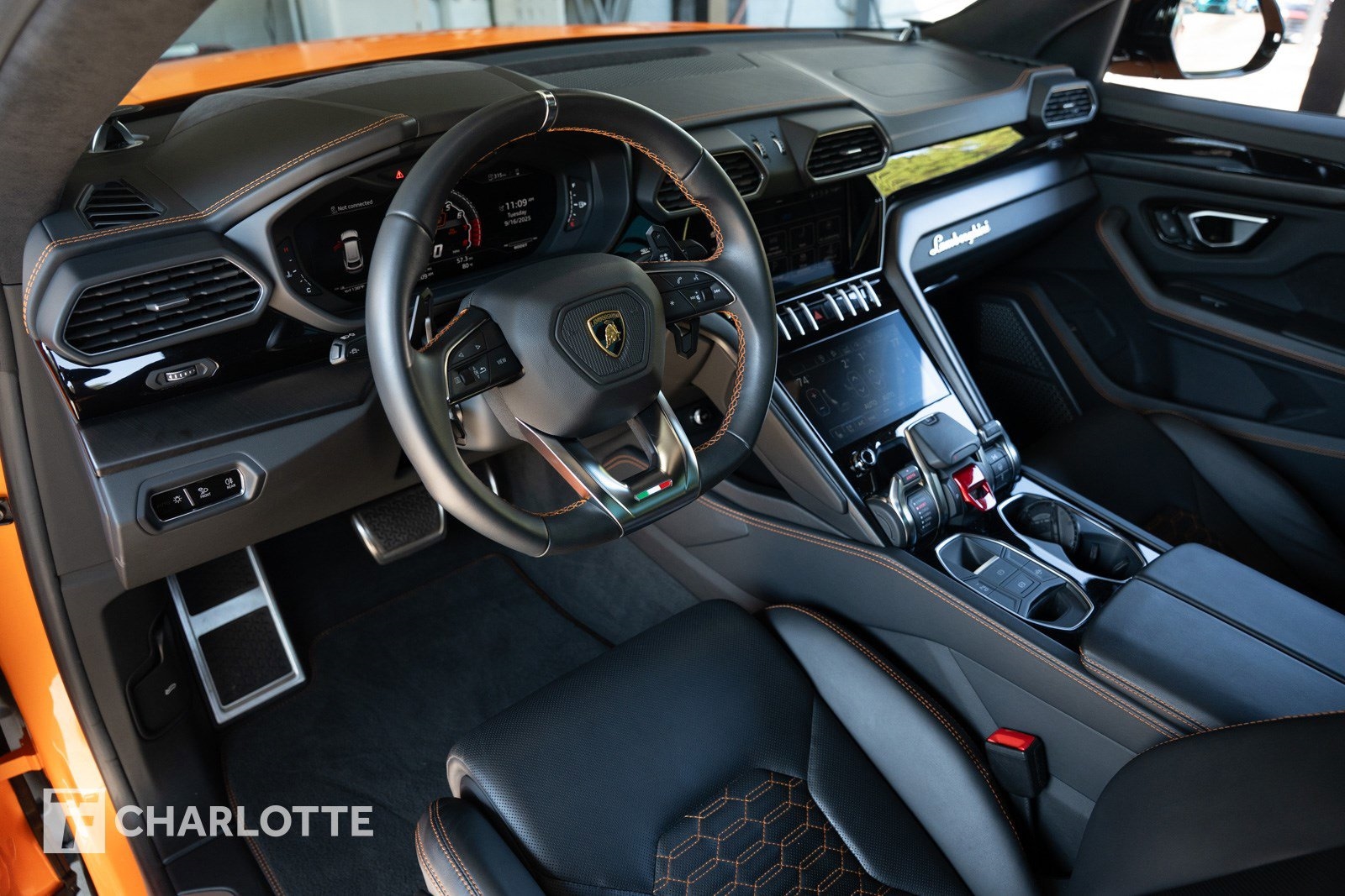 2021 Lamborghini Urus photo 21
