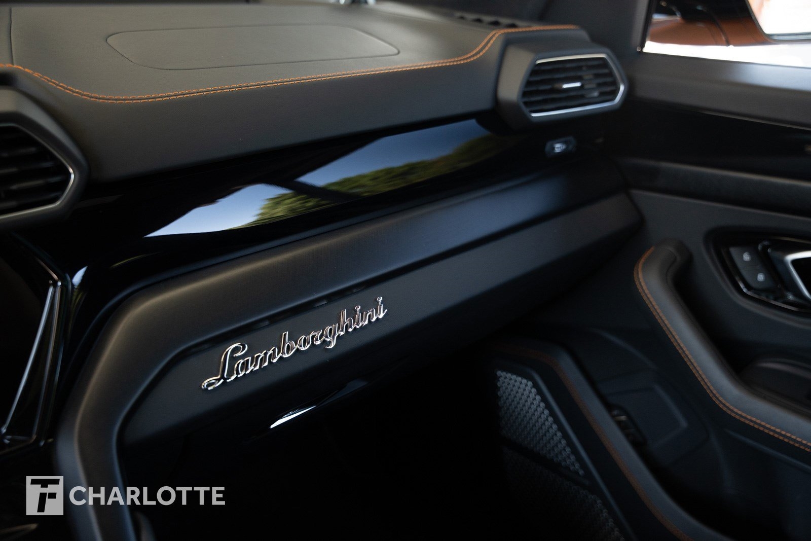 2021 Lamborghini Urus photo 29