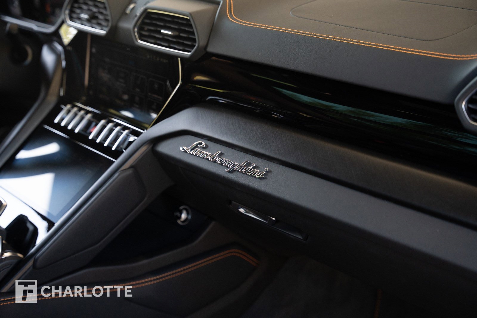 2021 Lamborghini Urus photo 35
