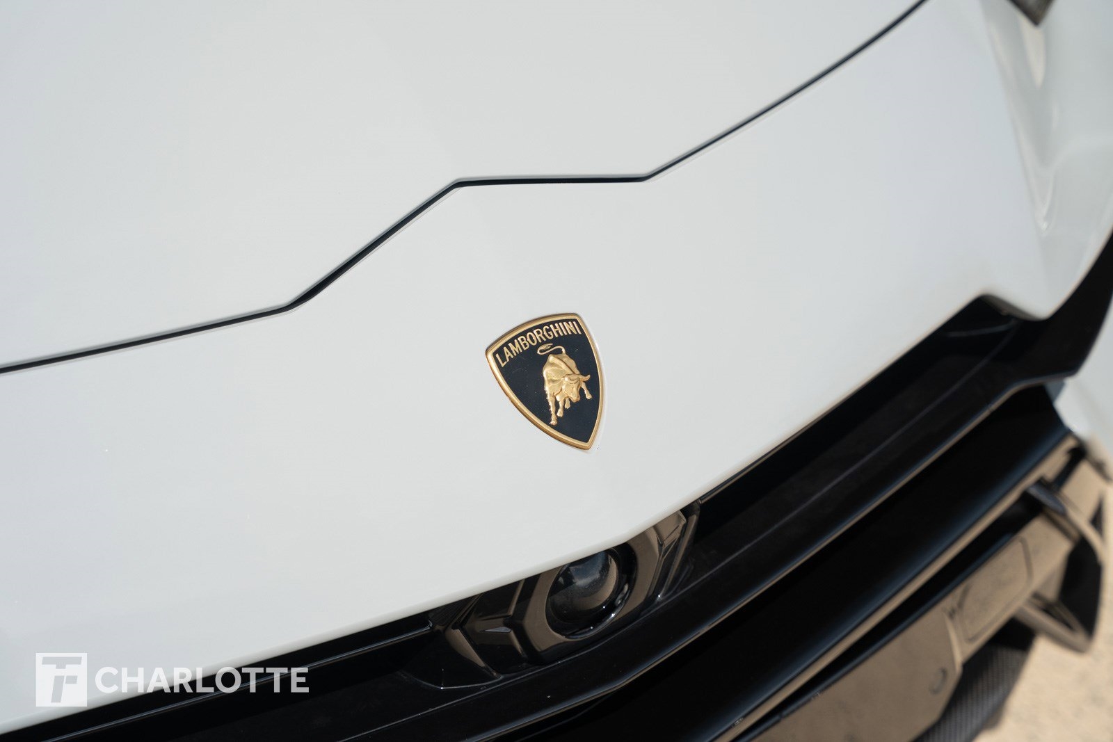 2023 Lamborghini Urus Performante photo 3