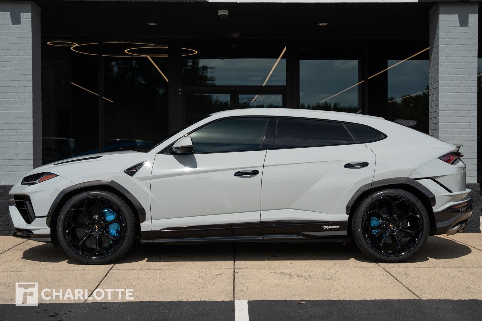 2023 Lamborghini Urus Performante photo 8