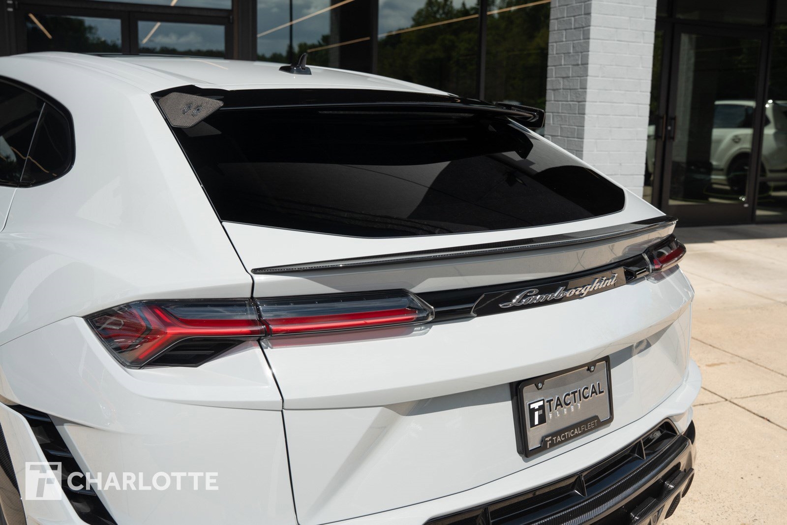 2023 Lamborghini Urus Performante photo 16