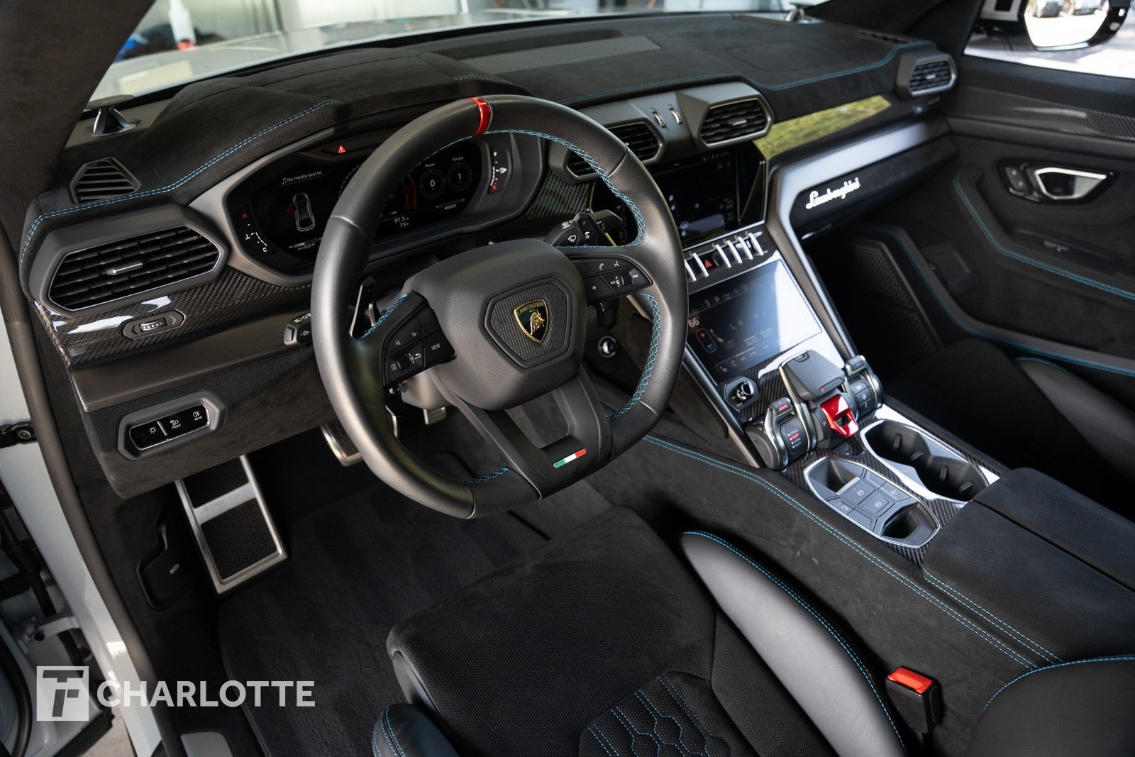 2023 Lamborghini Urus Performante photo 19