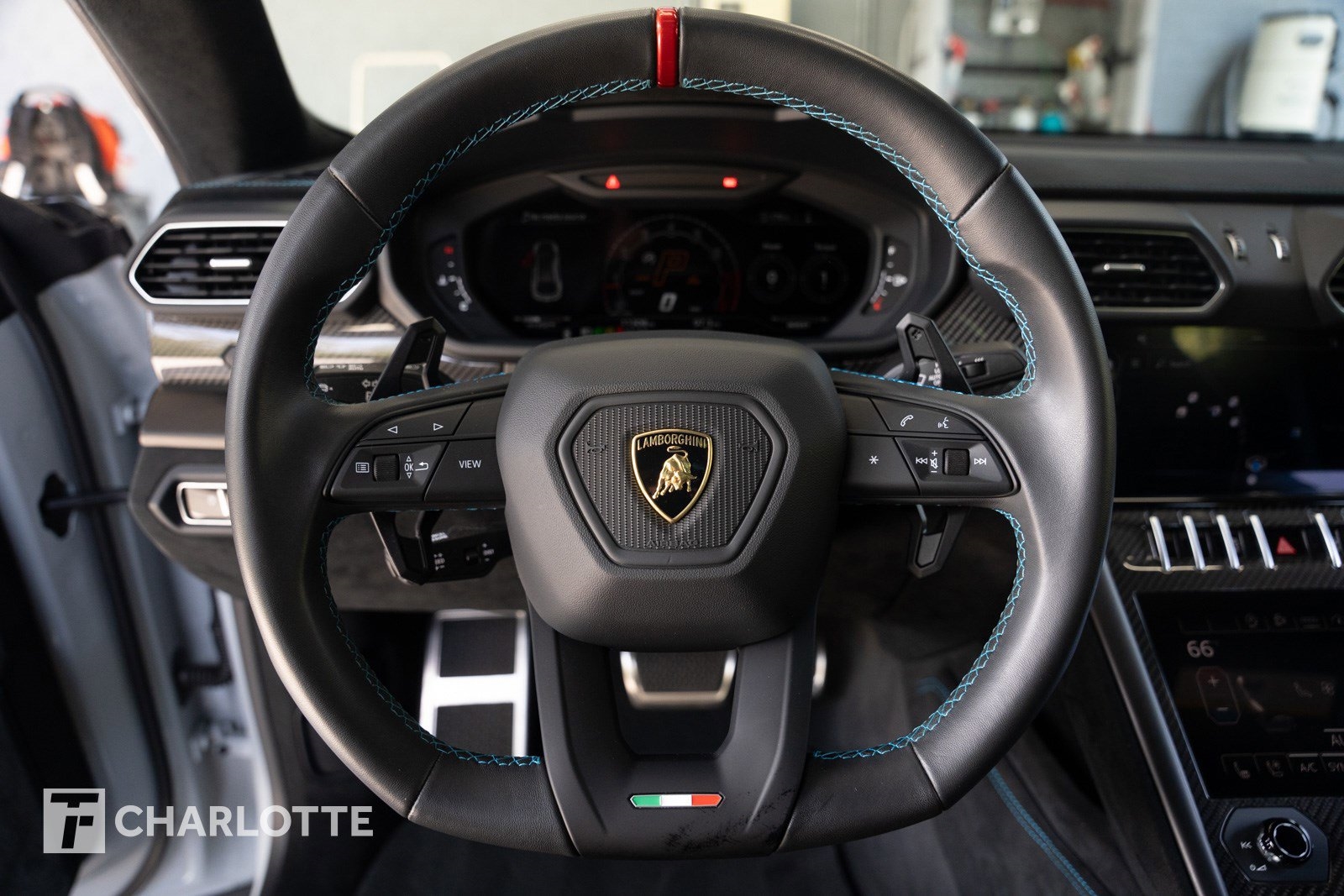 2023 Lamborghini Urus Performante photo 20