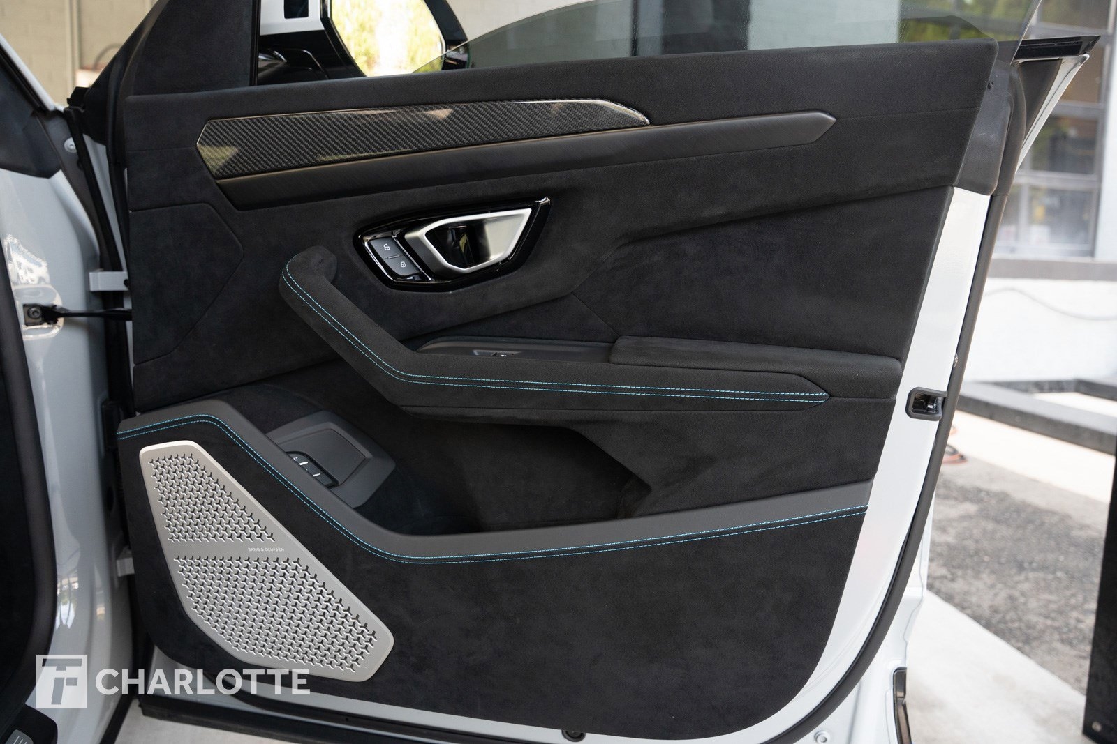2023 Lamborghini Urus Performante photo 28