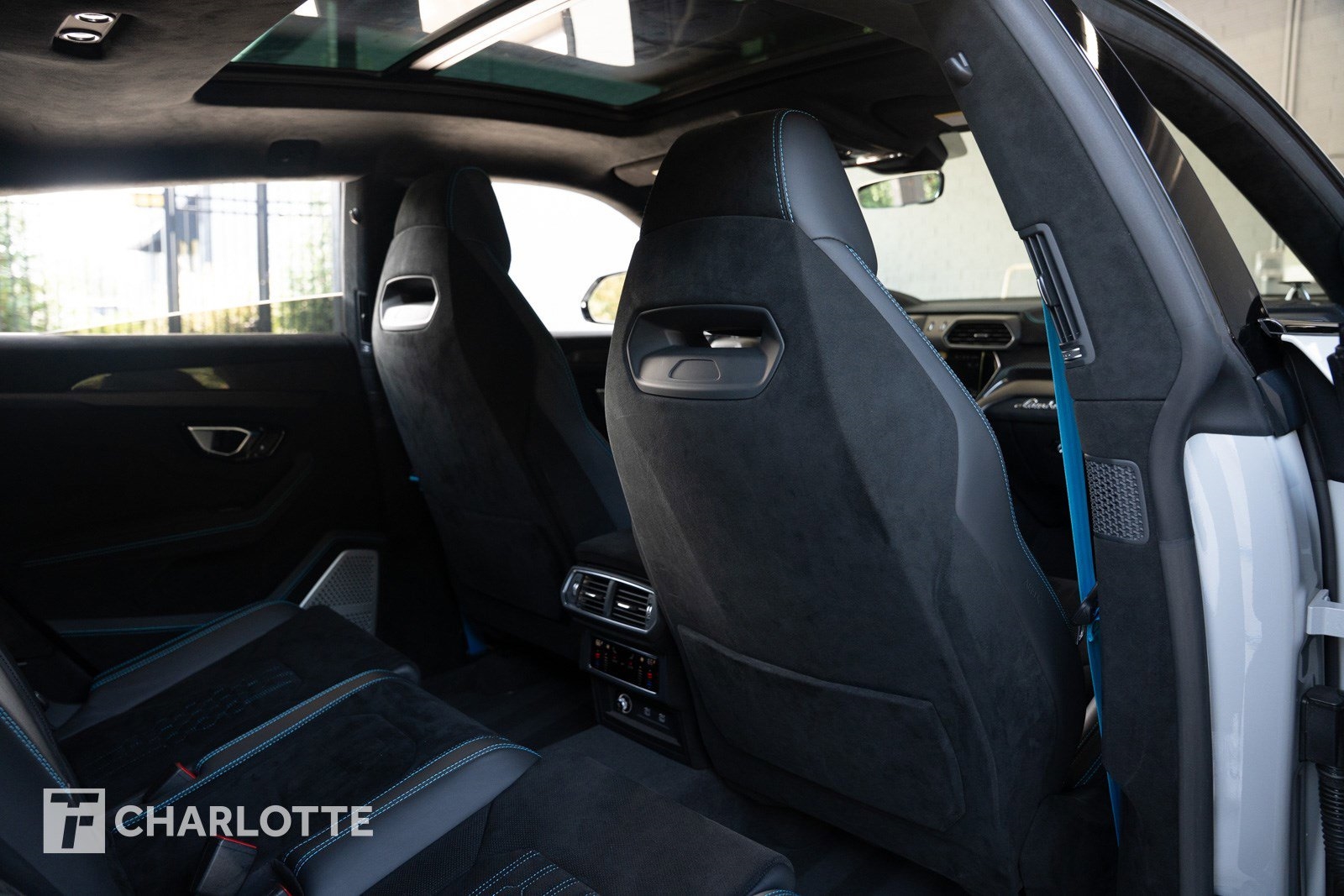 2023 Lamborghini Urus Performante photo 35