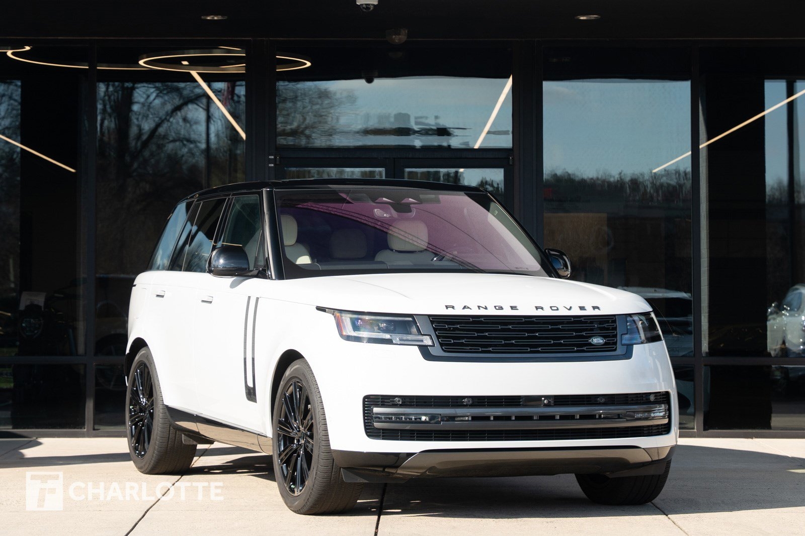 2023 Land Rover New Range Rover SE
