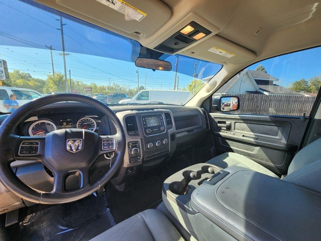 RAM 1500 Tradesman Crew Cab SWB 4WD 2017