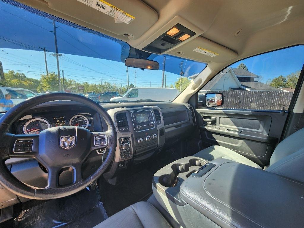 RAM 1500 Tradesman Crew Cab SWB 4WD 2017
