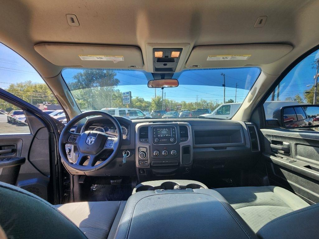 RAM 1500 Tradesman Crew Cab SWB 4WD 2017