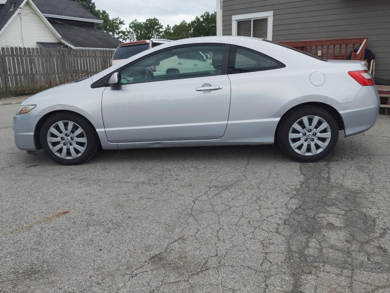 Honda Civic LX Coupe 5-Speed AT 2010