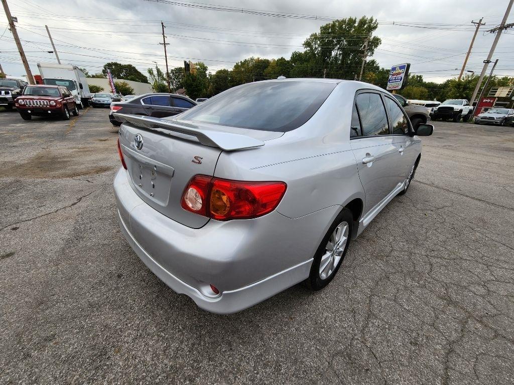 Toyota Corolla Base 5-Speed MT 2010