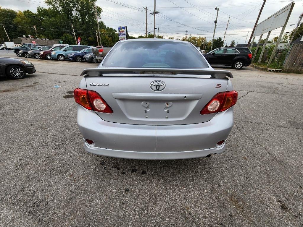 Toyota Corolla Base 5-Speed MT 2010