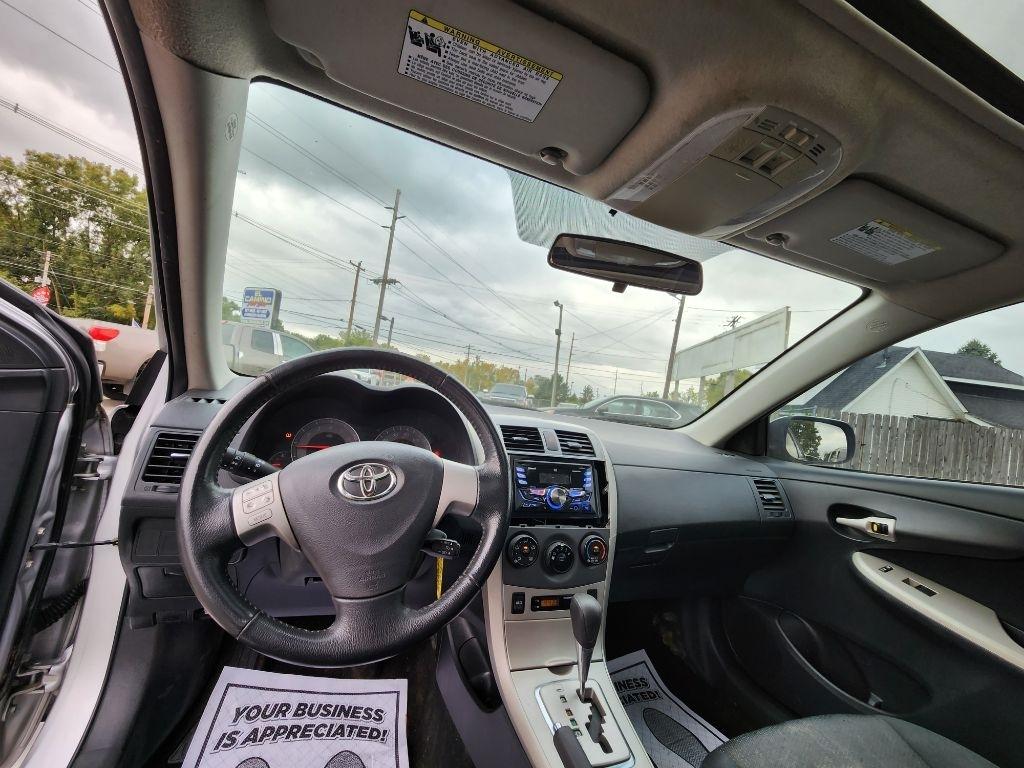 Toyota Corolla Base 5-Speed MT 2010