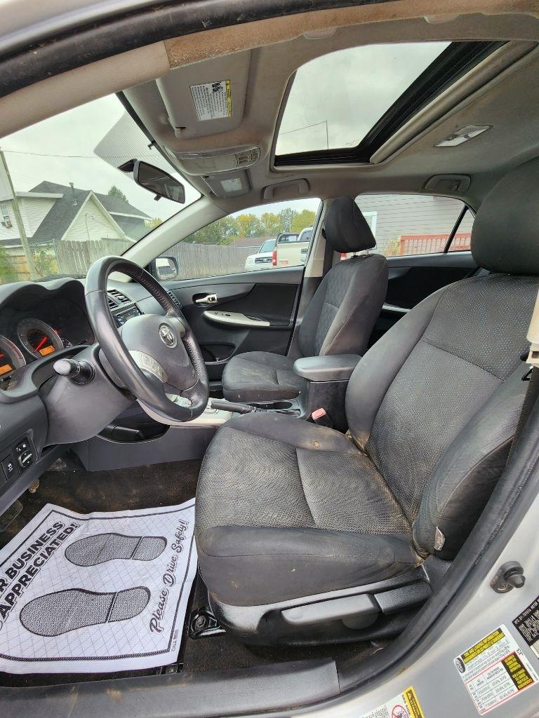 Toyota Corolla Base 5-Speed MT 2010