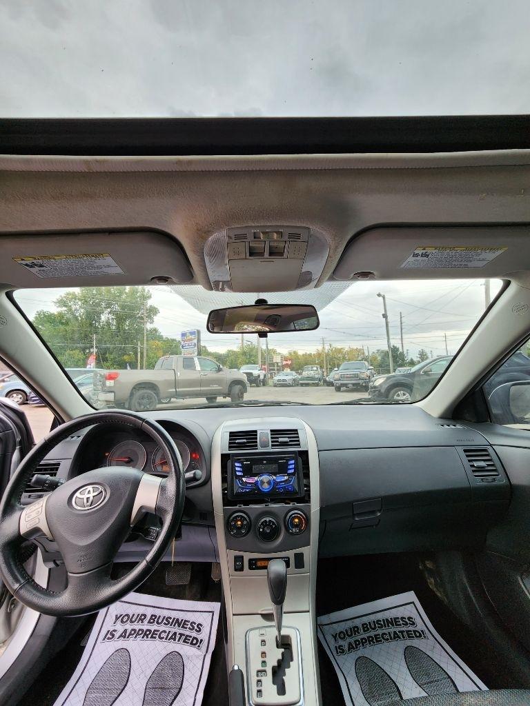Toyota Corolla Base 5-Speed MT 2010