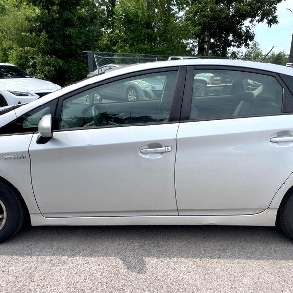 2010 Toyota Prius photo 2