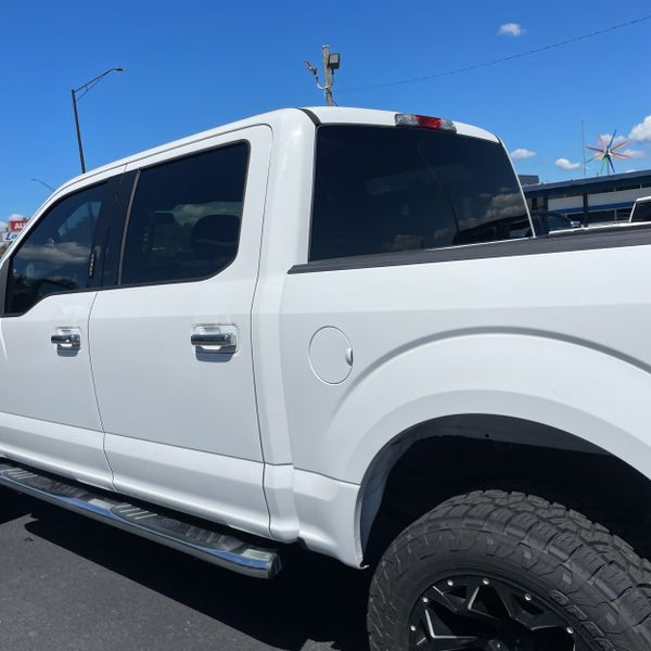 2015 Ford F-150 photo 2
