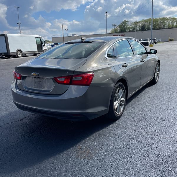 2018 Chevrolet Malibu 1LT photo 3