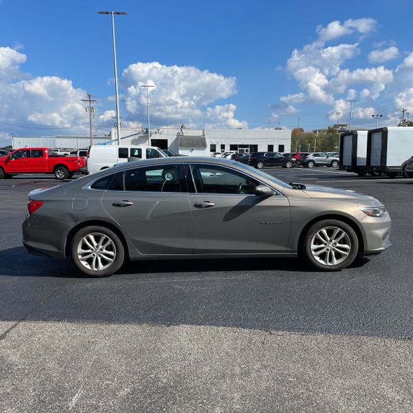 2018 Chevrolet Malibu 1LT photo 4