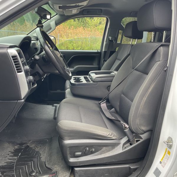 2017 Chevrolet Silverado 1500 LT photo 4