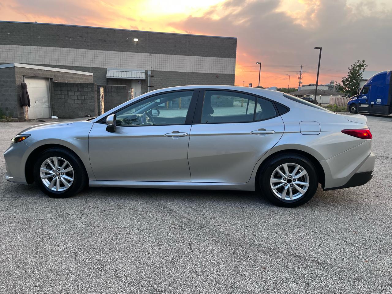 Toyota Camry Hybrid LE 2025